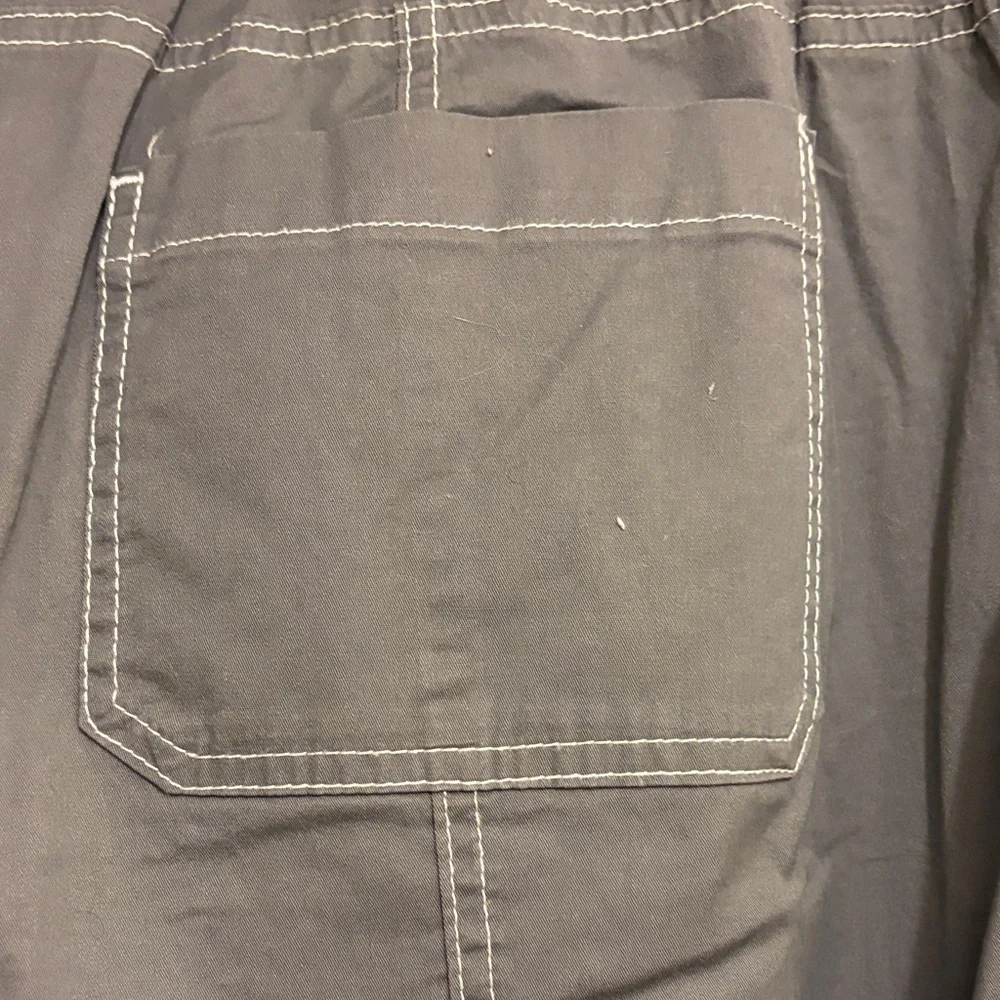 NWT-Gray Cargo Capri Pants - Picture 6 of 9